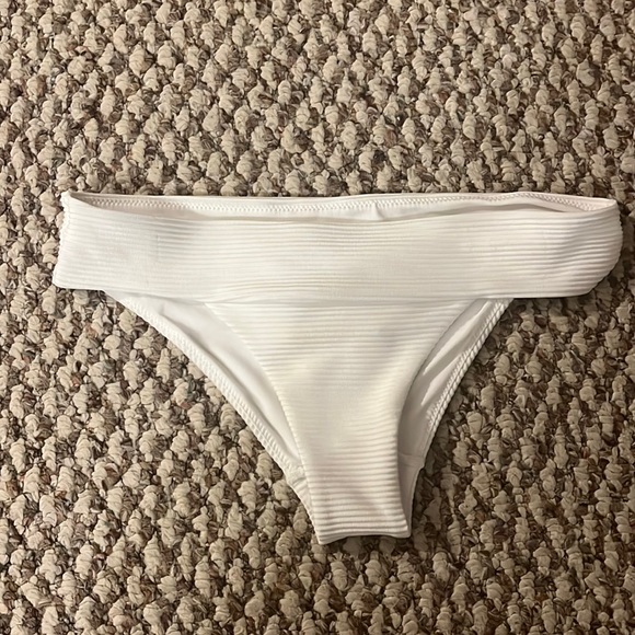 white H&M bathing suit bottoms. brand new & never worn; size 2 - Picture 1 of 4
